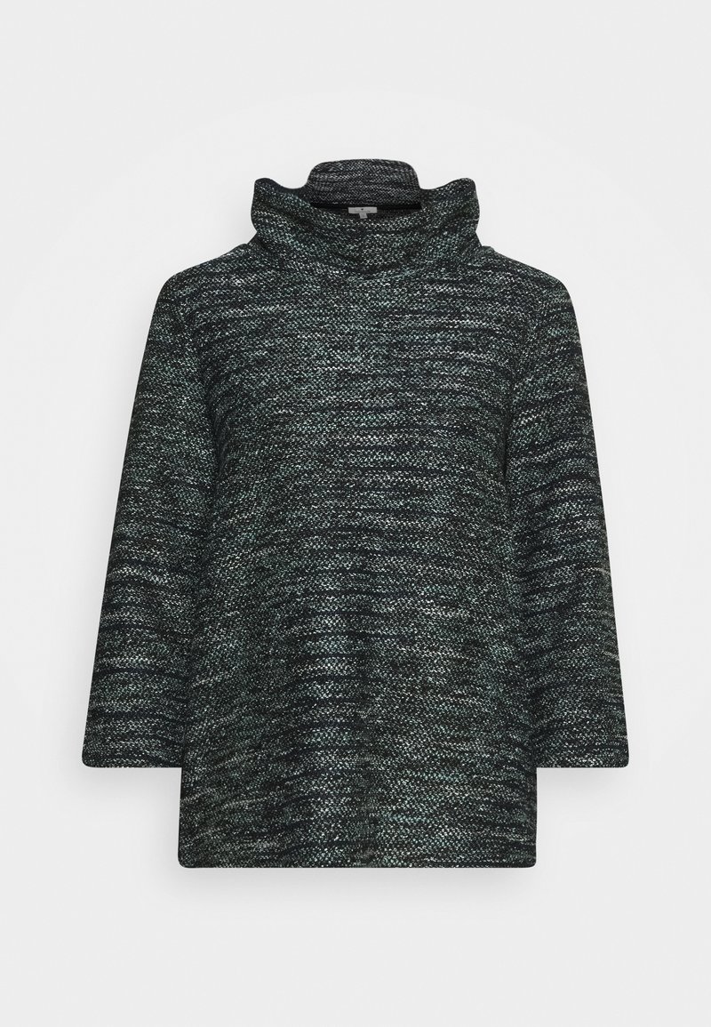 Le pull présente un col en cowl, des manches longues et un motif tricoté texturé dans des nuances de vert foncé et de noir. Coupe décontractée et longueur mi-cuisses.