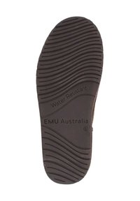 Suola in gomma marrone con un motivo a battistrada ondulato. Testo inciso che legge "Resistente all'acqua" e "EMU Australia" vicino al tallone. Profilo piatto.