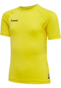 Lys gul atletisk skjorte lavet af let, glat materiale. Har rund hals, korte ærmer og et lille logo på fronten.