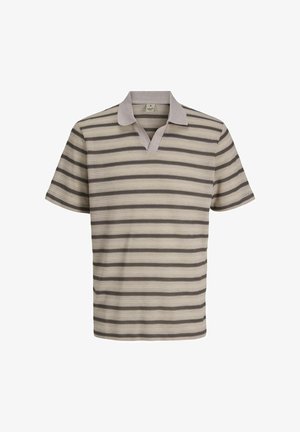 Polo de manga corta en beige con rayas horizontales en marrón oscuro. Presenta un cuello suave y un diseño de escote en V. Tejido texturizado.