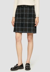 s.Oliver MIT PEPITA MUSTER - Jupe trapèze - schwarz