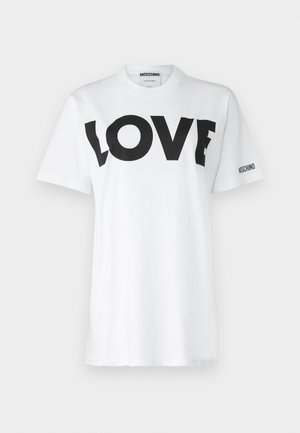 Bílý bavlněný tričko s výrazným černým nápisem "LOVE" na přední straně a logem "MOSCHINO" na rukávu. Kulatý výstřih a krátké rukávy.