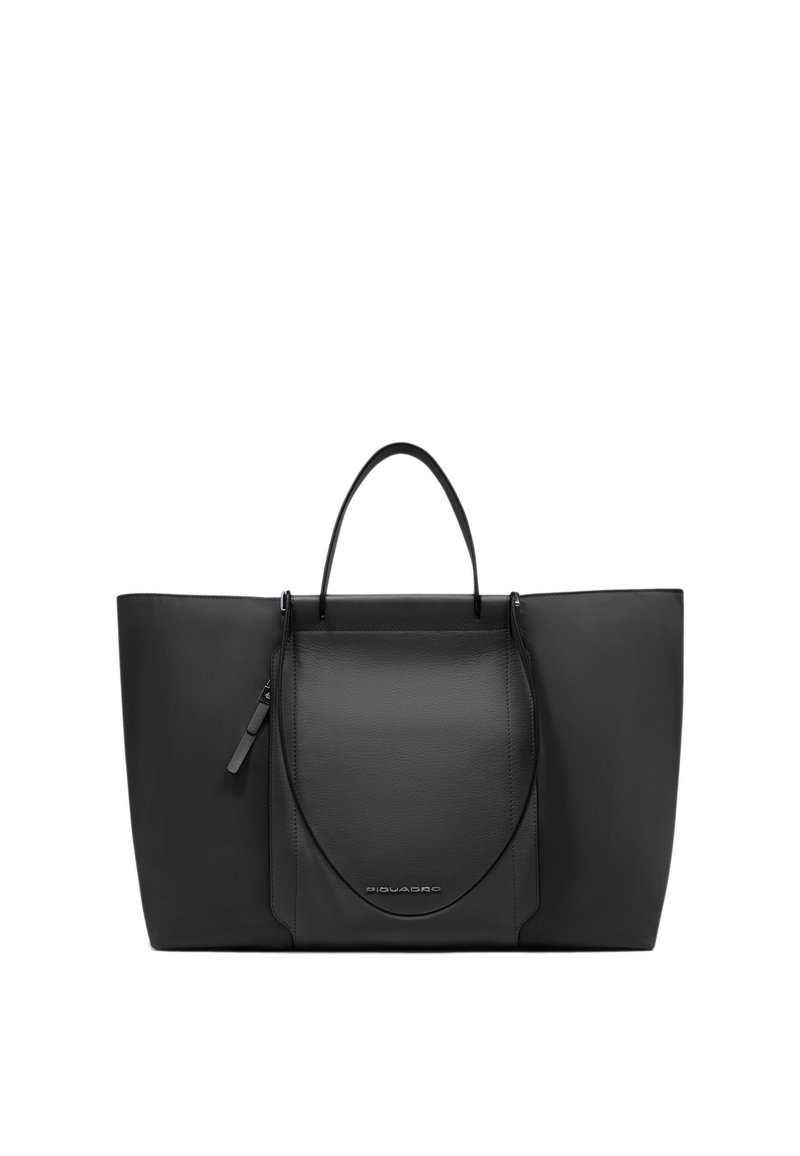 Borsa tote in pelle nera con una grande forma rettangolare, doppi manici, tasca esterna con zip e logo impresso sulla parte anteriore. Texture liscia.