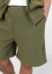 Sixth June PLEATED - Short - kaki