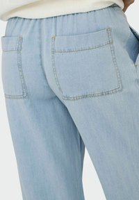 JDY JDYPENNY - Brīva piegriezuma džinsi - light blue denim