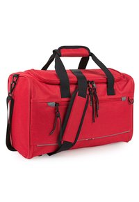 Bolsa de viaje de tela roja con correas negras, múltiples bolsillos con cremallera y un diseño duradero. Cuenta con una larga correa para el hombro ajustable.