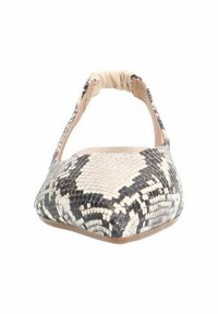 Puntige ballerina's in een slangenprint, met een flexibele achterkant en een glad interieur. Het kleurenpalet bestaat uit wit, zwart en tan.