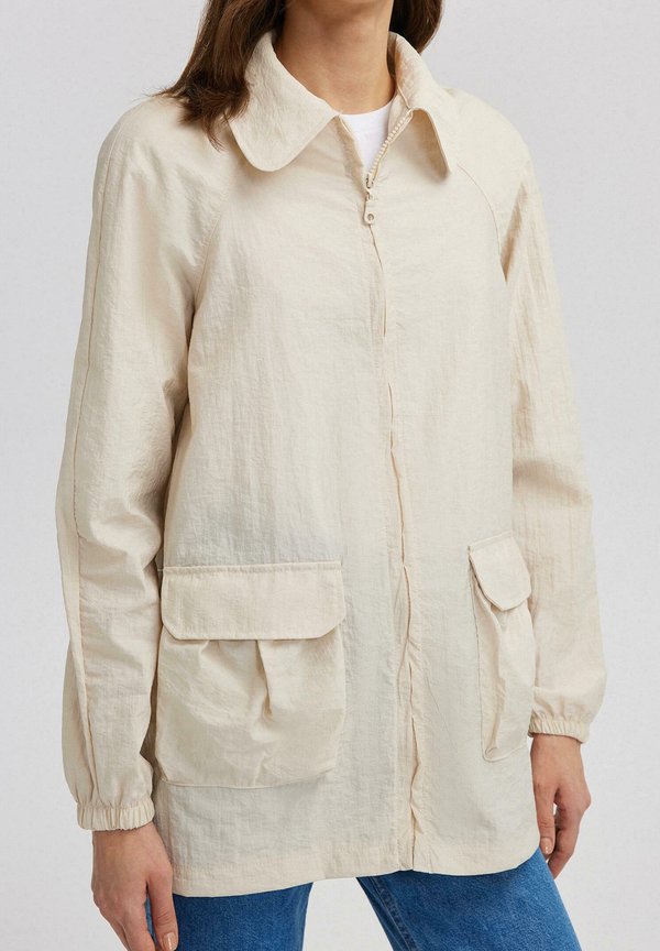 WITH POCKET DETAIL - Kurzmantel - beige