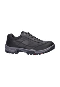 Scarpa da trekking nera realizzata in pelle e materiale sintetico. Presenta una superficie testurizzata, chiusura con lacci e suola in gomma con dettagli di trazione.