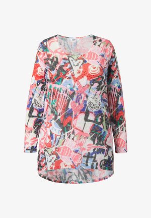 Haut à manches longues en tissu léger et transparent, avec un motif abstrait multicolore comprenant des rouges, des bleus et des verts, col rond et ourlet arrondi.
