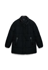 Schwarze gesteppte Jacke mit Kragen und Taschenbesätzen aus Kunstleder, langen Ärmeln und Frontverschluss, auf weißem Hintergrund präsentiert.