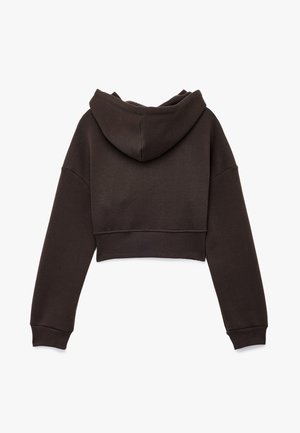 Sudadera corta marrón con capucha, mangas largas y puños acanalados, hecha de una tela suave con una textura lisa.