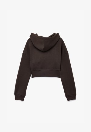 Brun cropped hoodie med hætte, lange ærmer og ribbede manchetter, lavet af blødt stof med en glat tekstur.