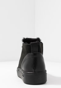 Blackstone Vysoké tenisky - black