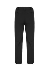 Czarne spodnie o prostym kroju z podwiniętymi nogawkami, wykonane z gładkiego materiału. Zawierają kieszenie z tyłu i nie mają widocznych elementów metalowych.