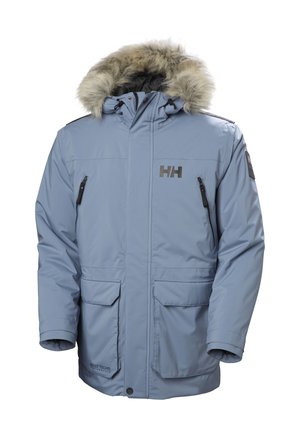 Hellblauer Winterparka mit pelzgefütterter Kapuze, Frontreißverschluss, zwei Reißverschlusstaschen auf der Brust, zwei Klappentaschen und "HH"-Logo auf Brust und Ärmel.