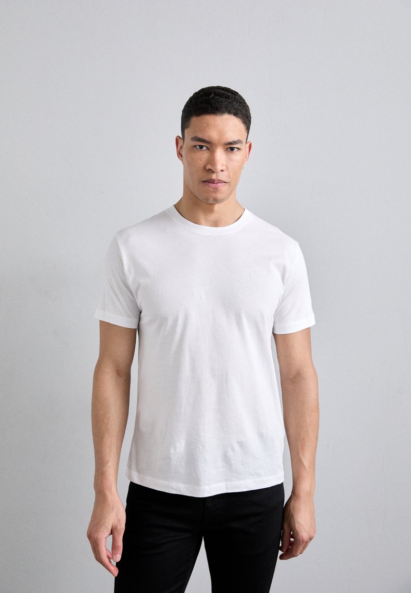 Tiger of Sweden - DILLAN - T-shirts basic - pure white, Forstør