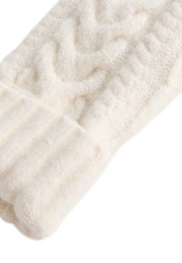 Kremaste pletene rukavice s uzdignutim kabelskim uzorkom i rebrastim manžetama. Mekana tekstura, debeli materijal, bez vidljivih metalnih dijelova ili akcenta.