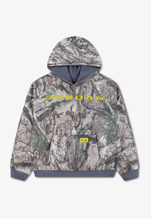 Sweat à capuche avec motif camouflage écorce d'arbre gris, texte jaune "Jordan" sur la poitrine, poche kangourou, poignets et ourlet gris.