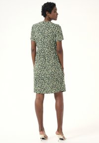 Cream FERINA ZALLY FIT - Dnevna haljina - winter green daisy flower
