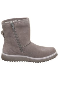 Grijze enkelbooties van suède met een zijrits, zachte voering en een gestructureerde rubberen zool. Beschikt over een ronde neus en minimale versieringen.