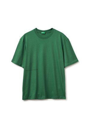 Camiseta de manga corta de color verde sólido con cuello redondo y ajuste relajado, colocada plana sobre un fondo blanco.