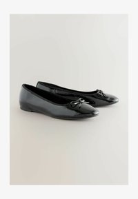 Unselected, black patent