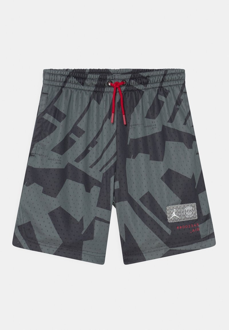 Harmaat printatut shortsit, jotka on valmistettu kevyestä kankaasta. Niissä on naruvaljaallinen vyötärö, rei'itetty pinta ja logopatch, jossa on punaisia yksityiskohtia.