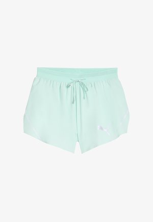 Šviesiai mėtų žalios spalvos sportiniai šortai, pagaminti iš kvėpuojančio audinio, su juosmeniu, kuris reguliuojamas raišteliu, ir balta logo bei akcentais šoniniuose šonuose.