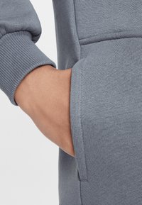 Nike Sportswear CLUB UNISEX - Luvtröja - smoke grey/white