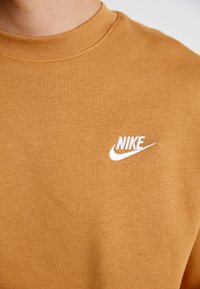 Nike Sportswear CRW - Ikdienas džemperis - flax/white