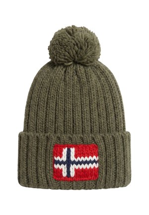 Bonnet d’hiver tricoté vert olive avec un pompon sur le dessus et un écusson du drapeau norvégien rouge, blanc et bleu sur le revers.