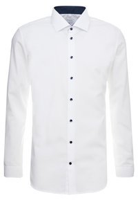 Witte lange mouwen overhemd met knopen, featuring een marineblauwe gestreepte binnenkraag en donkere knopen aan de voorkant. Glad katoenen stof.
