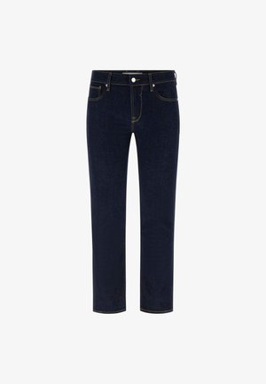 Jeans in denim blu scuro con cuciture gialle, design a gamba dritta, stile a cinque tasche e chiusura anteriore con bottone. Nessun abbellimento visibile.