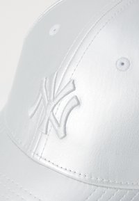 Thumbnail Image 4