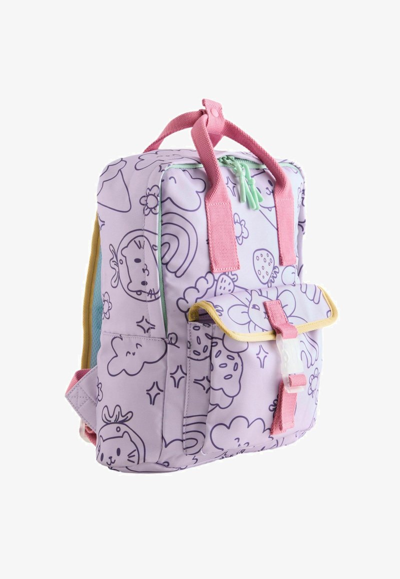 Kleine paarse rugzak met roze handvatten, voorvak en speelse dieren- en natuurschetsen in donkerpaarse lijnen.