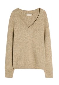 Beżowy sweter dziergany z dekoltem w serek, prążkowaną teksturą, opadającymi ramionami i luźnym krojem. Miękki materiał o ciepłym wyglądzie.