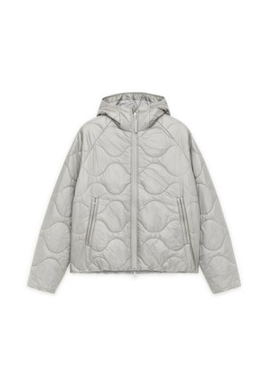 Grijze gewatteerde jas met capuchon, voorzien van twee zijritszakken, getextureerde golven en een ritssluiting aan de voorkant. Lichtgewicht stof.
