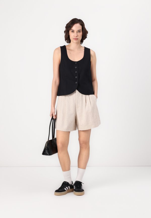 SCOOP NECK VEST - Waistcoat4