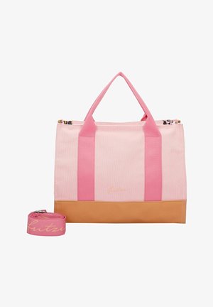 Borsa a tote in tela rosa con manici rosa e base beige. Include una tracolla coordinata con logo. Presenta una chiusura con zip e un interno decorativo.