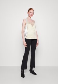 ONLY Top - creme