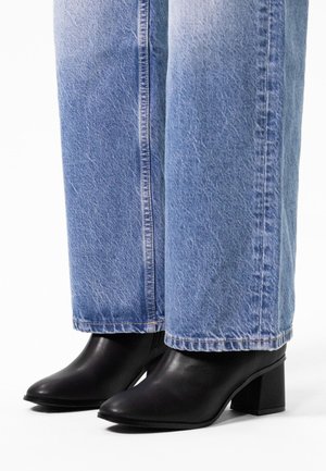 MIT BLOCKABSATZ - Bottines - black