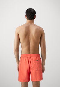 Quiksilver EVERYDAY SOLID VOLLEY - Kopalne hlače - living coral