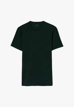 Camiseta corta de algodón de color verde oscuro. Presenta un cuello redondo y un corte relajado. Textura suave, sin patrones ni gráficos.