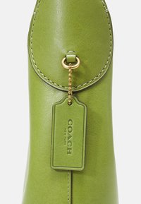 COACH BROOKLYN SHOULDER BAG - Kézitáska - dark lime