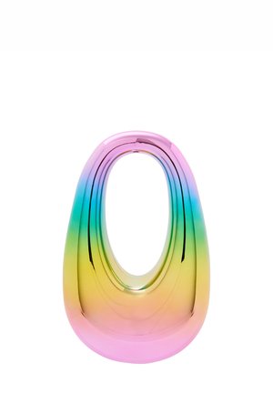 Läpinäkyvä maljakko, jossa on sileä ja pyöreä muoto. Esittelee pastellivärien gradienttia: vaaleanpunainen, keltainen, vihreä ja sininen. Kiiltävä pinta.