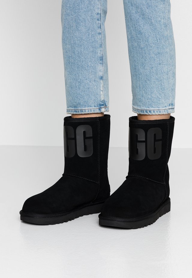 CLASSIC SHORT LOGO - Bottines - black