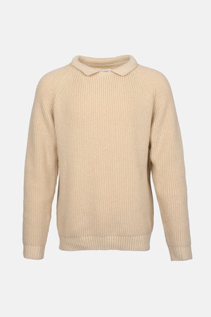 Beige sweater med ribbet tekstur, der har en rund krave og raglanærmer. Kantene og manchetterne er også ribbet.
