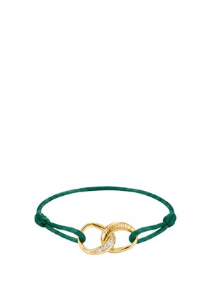 Grünes Kordelarmband mit zwei miteinander verbundenen goldenen Ringen, einer mit "TOGETHER" graviert und der andere mit kleinen klaren Steinen besetzt.