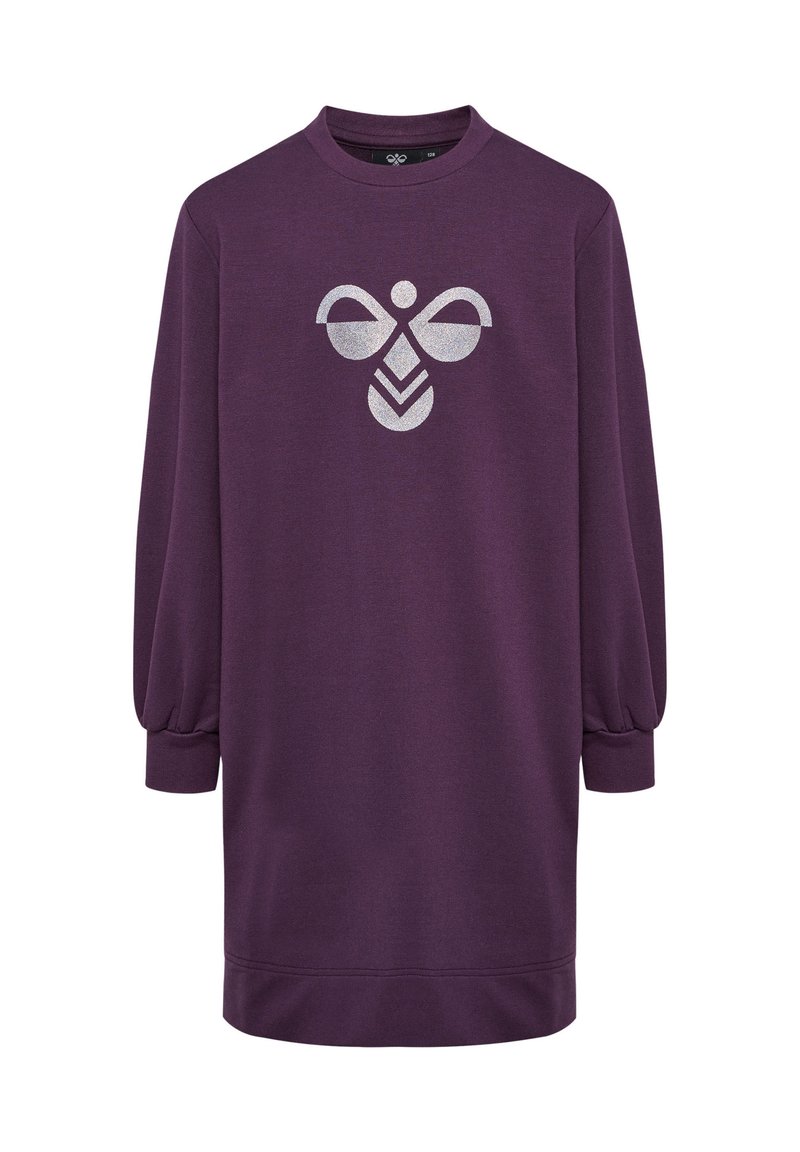 Lila sweatshirtklänning med långa, ballongärmar. Har en stor, metallisk silverlogotypdesign framtill och en rundad halsringning.